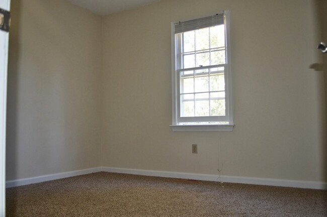 Building Photo - 2805 Hollymead Dr