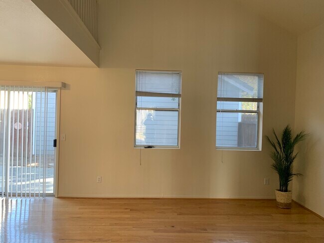 Building Photo - 9377 Laguna Pointe Way