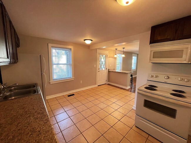 Building Photo - 212 E Washington St