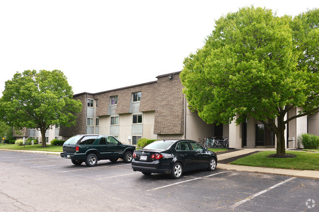 Building Photo - Fox and Hounds Apartments