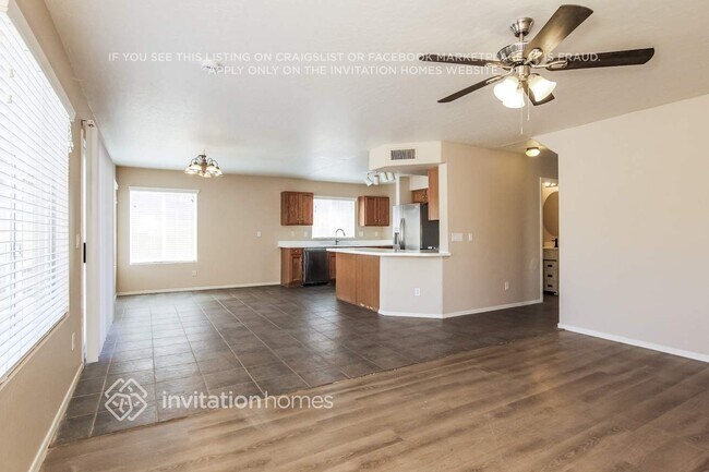 Foto del edificio - 14868 W Columbine Dr