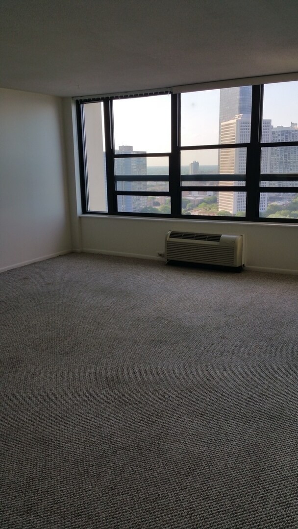 Foto del edificio - 5100 N Marine Dr