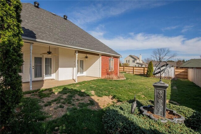 Foto del edificio - 115 NW Orchard Way