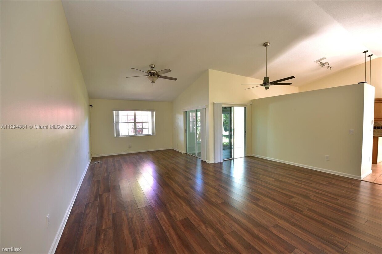 Foto principal - 3 br, 2 bath House - 10687 Pebble Cove Ln ...