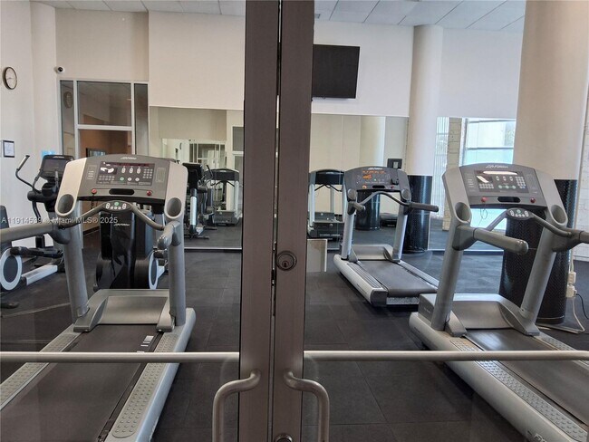 Foto del edificio - 5161 Collins Ave