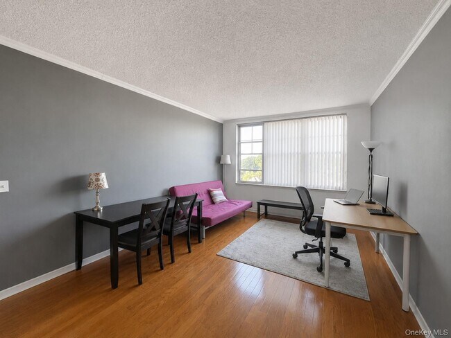 Foto del edificio - 300 Mamaroneck Ave