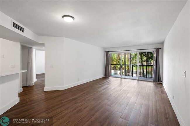 Foto del edificio - 8851 Wiles Rd