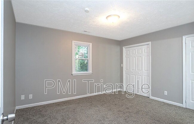 Foto del edificio - 6095 Cliffdale Rd
