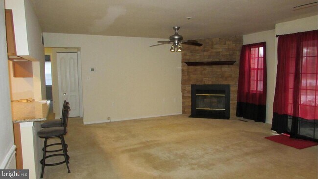 Building Photo - 8 Marsham Ct