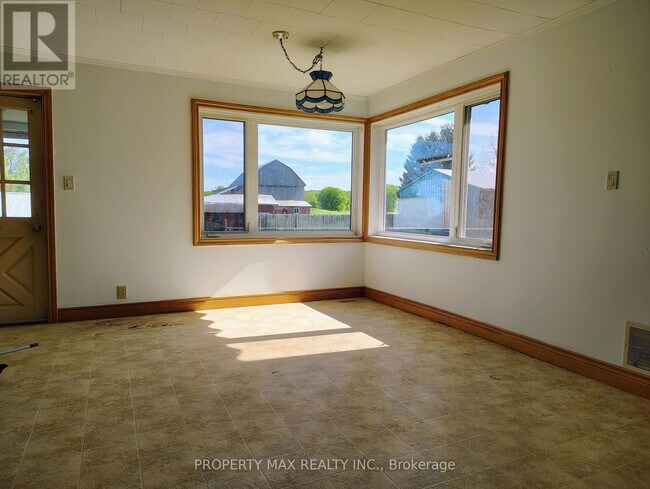 Building Photo - 5363 Davis Dr