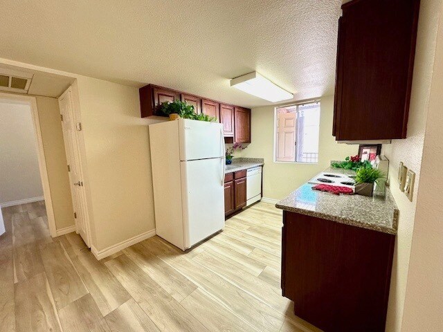 Foto del edificio - 4450 Sandy River Dr