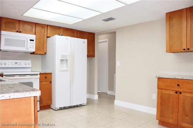 Building Photo - 2803 Pompano Dr