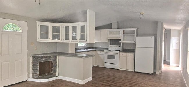 Building Photo - 902 Queenswood St