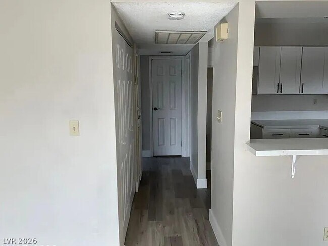 Foto del edificio - 1501 Living Desert Dr