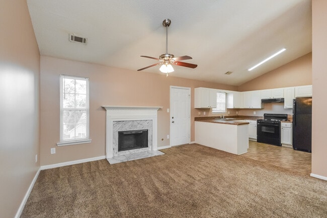 Building Photo - Beautiful Split Level Home  In Covington!