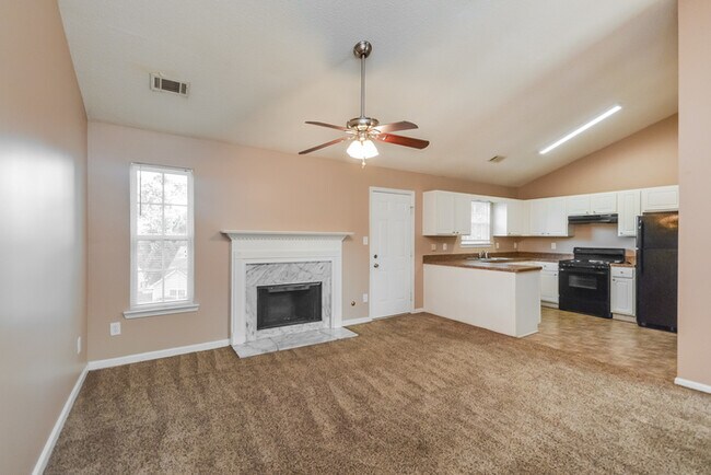 Foto del edificio - Beautiful Split Level Home  In Covington!