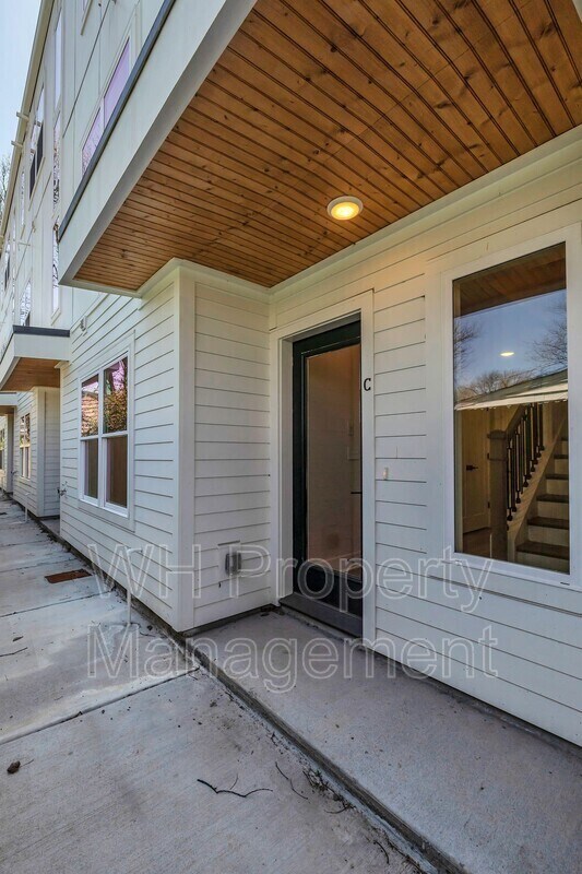 Foto del edificio - 1016 W Kirkland Ave