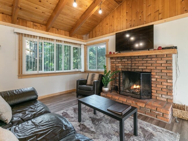 Building Photo - 587 Arrowhead Villa Rd