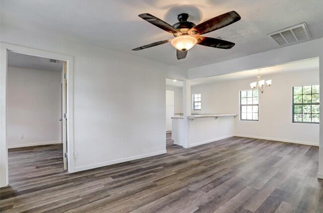 Foto del edificio - 513 Mayford St