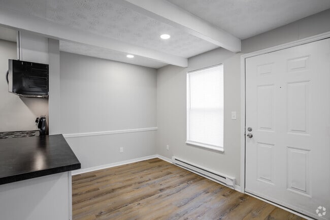 2BR, 1.5BA - 900SF - Reynoldsburg Pointe Townhomes