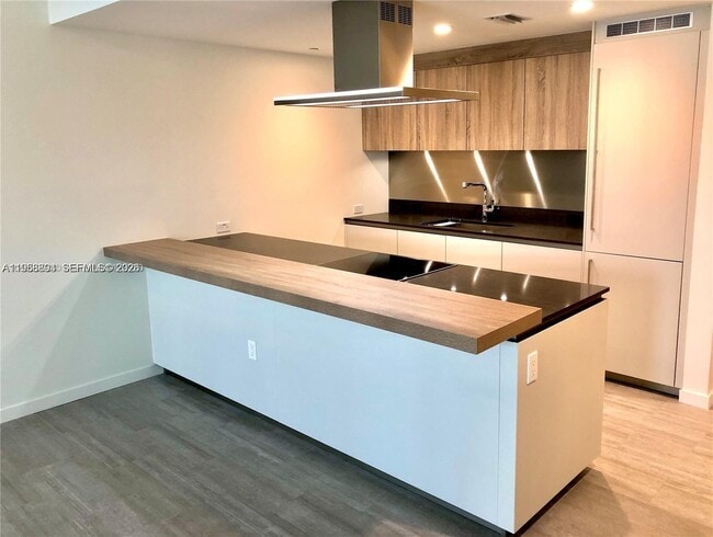 Building Photo - 1000 Brickell Plaza