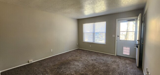 Building Photo - SECTION 8 WELCOME! Nice, 3 Bedrooms, 1 Bat...