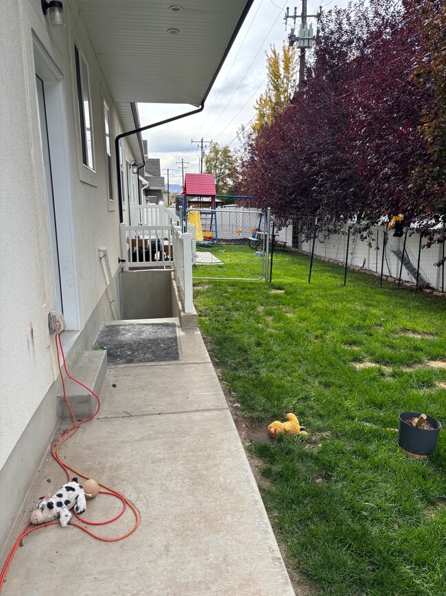 Building Photo - 332 S 160 W