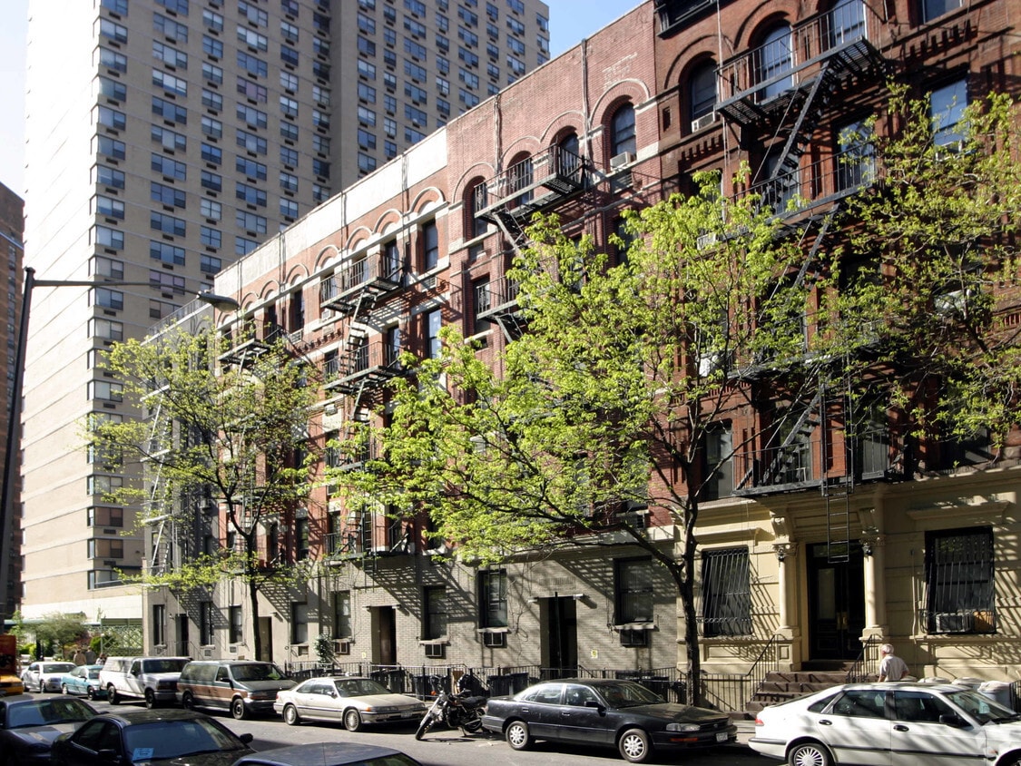 Building Photo - 328 E 93rd St