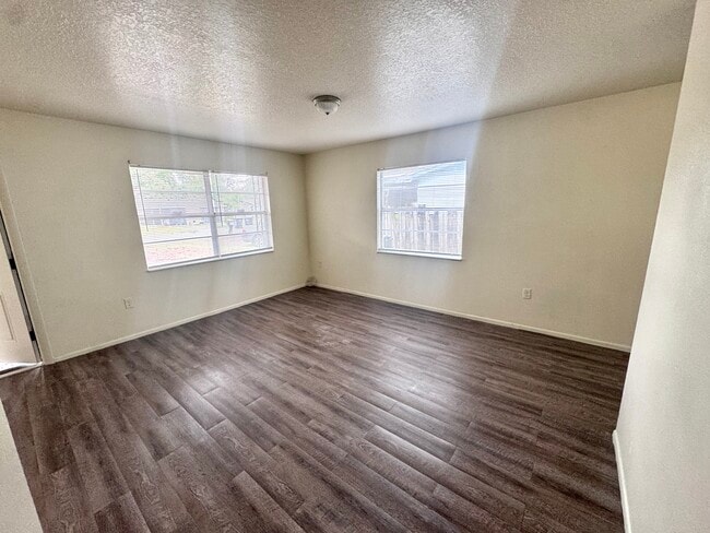 Building Photo - 4906 18th St W