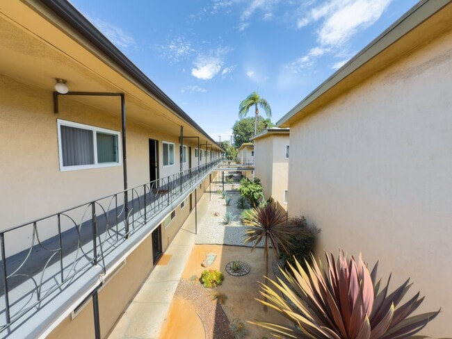 Building Photo - Garden View