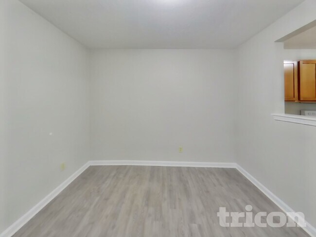 Building Photo - 1296 Edgewater Dr