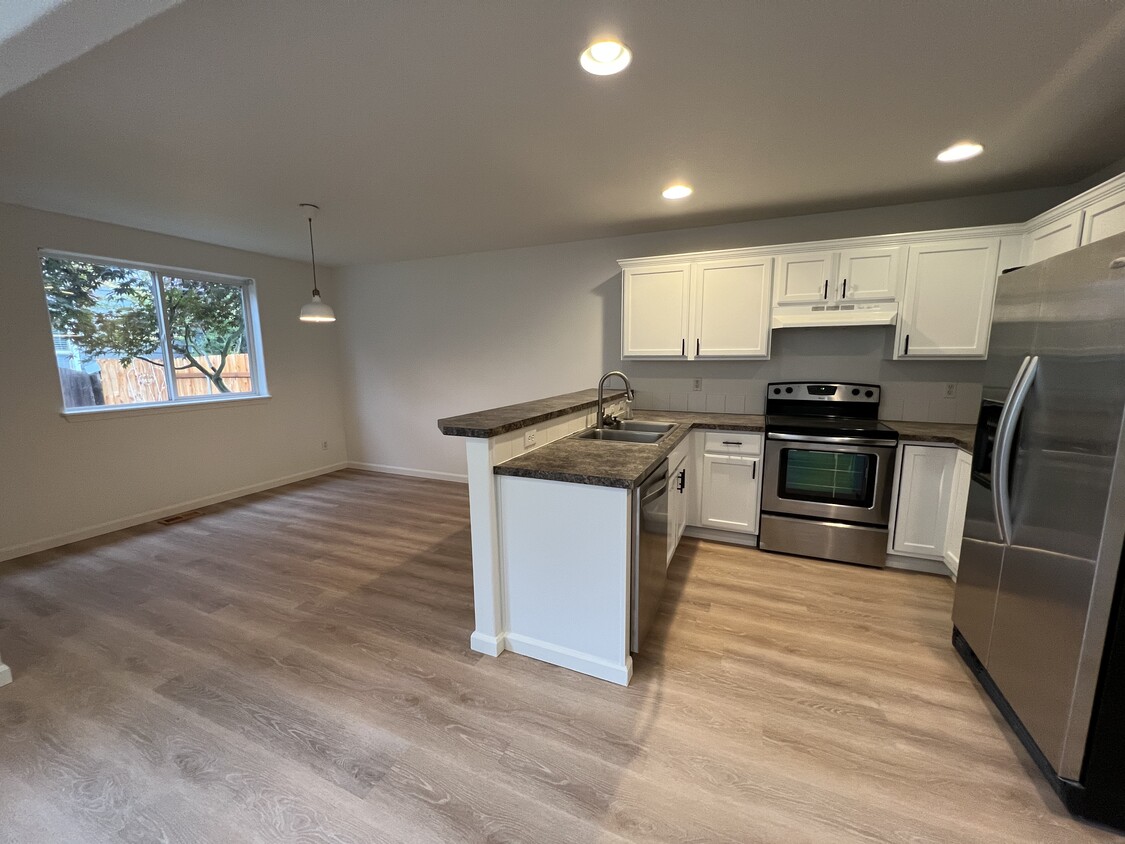 Kitchen/Nook - 13910 NE 63rd St