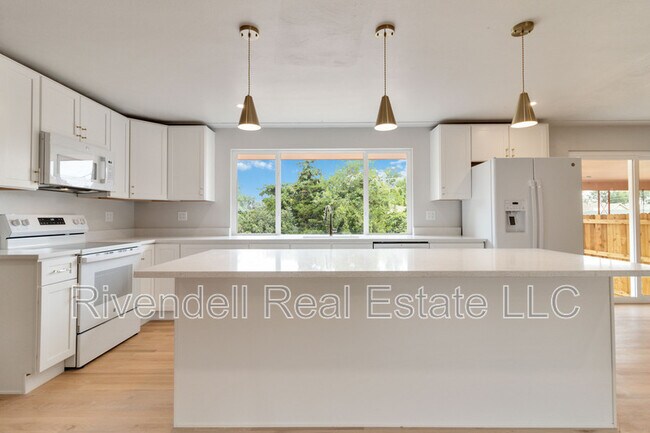 Building Photo - 3302 Yarrow Ct