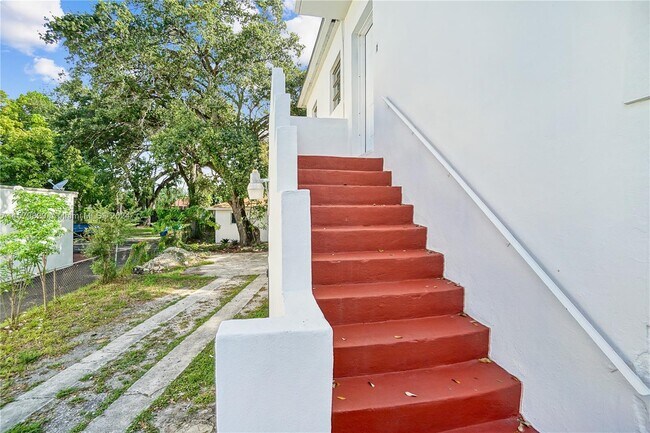 Building Photo - 3041 NW 15th St