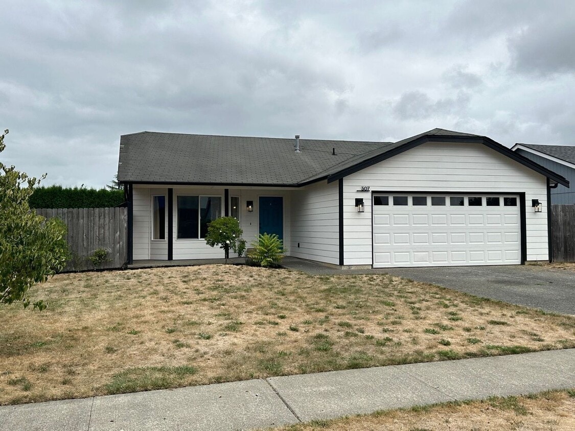 Primary Photo - Cozy 3-bedroom rambler in Village Green av...