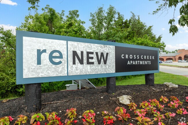 Foto del edificio - ReNew Cross Creek