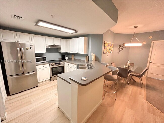 Foto del edificio - 5050 Fairways Cir