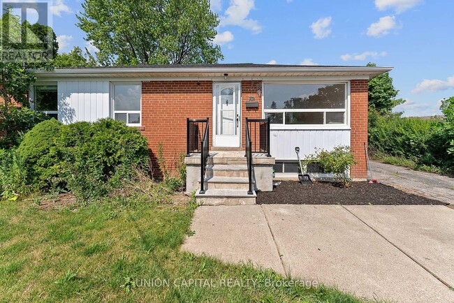 Building Photo - 379 Tamarack Cir