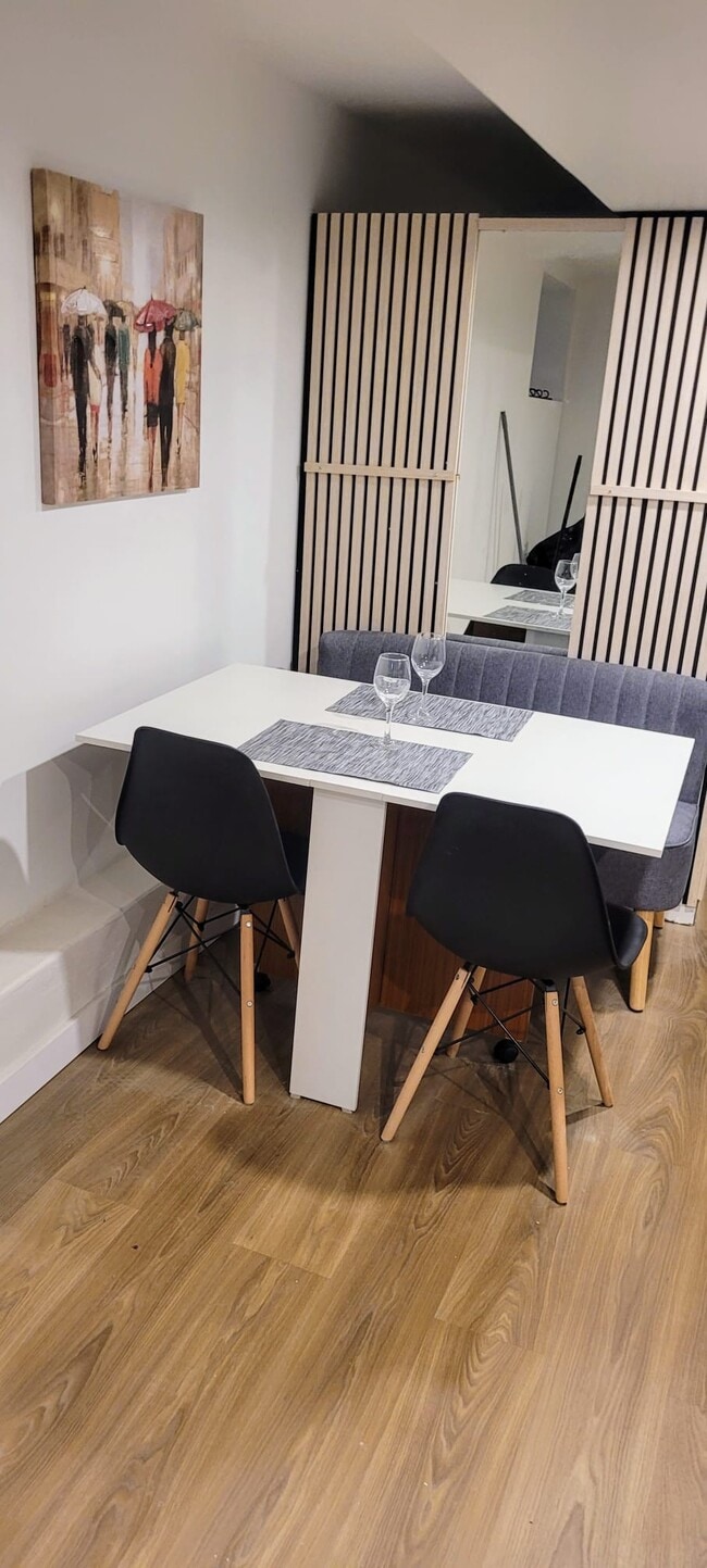 Photo du bâtiment - 2378 St Clair Av W