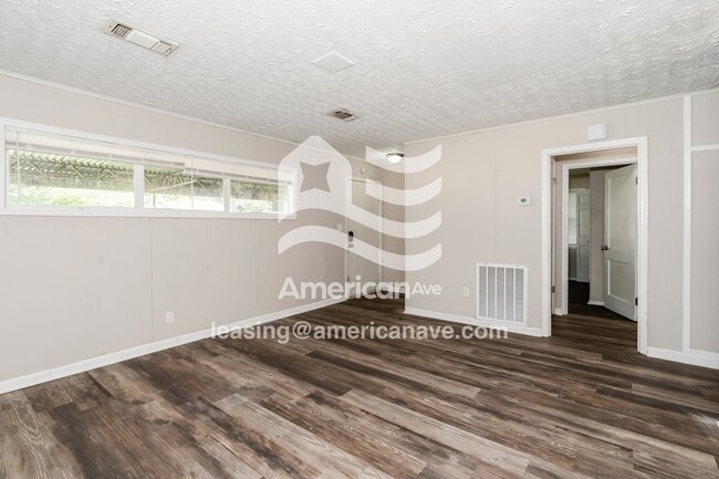 Building Photo - 1530 Hurley Cir