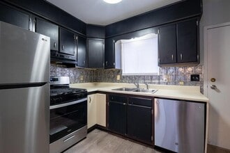 Building Photo - 69 Ives Ct