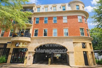 Building Photo - 560 Dutch Valley Rd NE