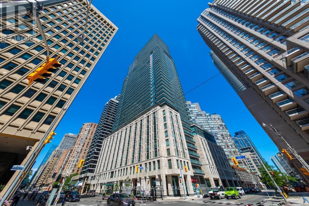Primary Photo - 955-955 Bay St.
