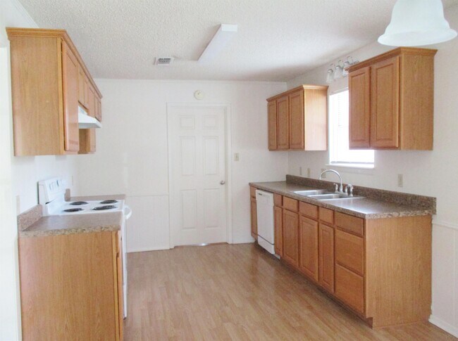 Foto del edificio - 1400 High Ridge Rd