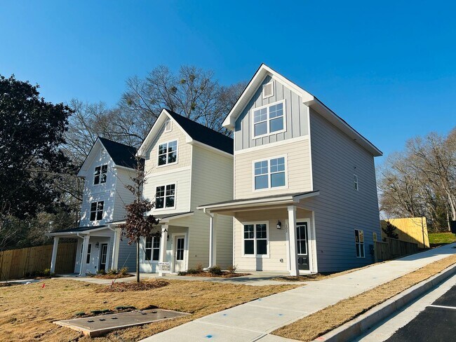 Foto del edificio - New Construction open concept, 3 bedroom home in Lagrange! Must see!