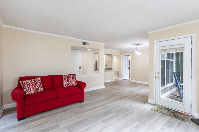 Sala de estar convertida en comedor - 1200 Westview Ln