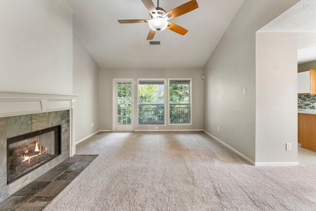 Building Photo - 17 N Spiral Vine Cir