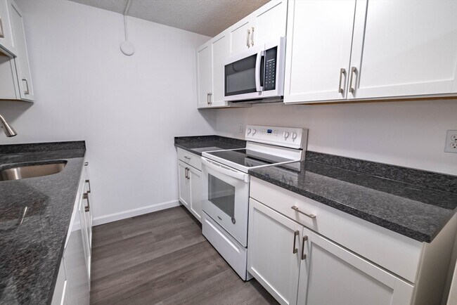 Building Photo - 100 High St