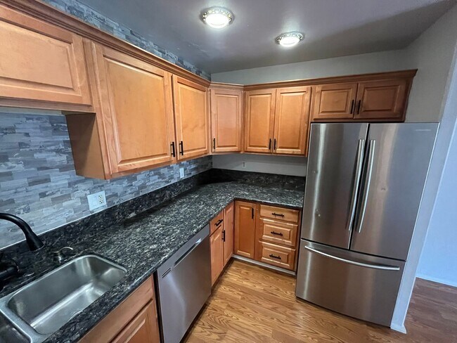 Foto del edificio - Cozy 1 Bedroom Condo with Walk-In Closet &...