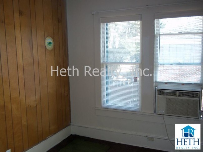Building Photo - 1257 McDuff Ave S